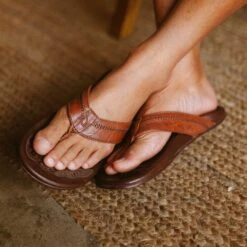 OluKai Hiapo - Rum / Dark Wood -OluKai Shop 10101 SK63 102