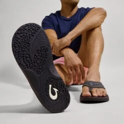 OluKai Hokua - Pavement 18 OluKai Hokua - Pavement -OluKai Shop 10161 PVPV 106 M HOKUA PavementPavement