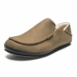 OluKai Moloā Slipper-Clay / Dk Java -OluKai Shop 10252 1048 AMZ M MOLOASLIPPER ClayDkJava dc268596 483d 4222 a0ab 20214ed8b630