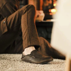 OluKai Moloā Slipper - Dark Wood 14 OluKai Moloā Slipper - Dark Wood -OluKai Shop 10252 6363 101 b299daab 44df 4208 8b75 468f83881f80