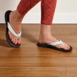 OluKai ‘Ohana - White / Black 12 OluKai ‘Ohana - White / Black -OluKai Shop 20110 4R40 102 W Ohana WhtBlk Web Opt