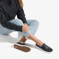 OluKai Pehuea Leather-Onyx / Onyx 18 OluKai Pehuea Leather-Onyx / Onyx -OluKai Shop 20329 OXOX 102 W PEHUEALEATHER OnyxOnyx