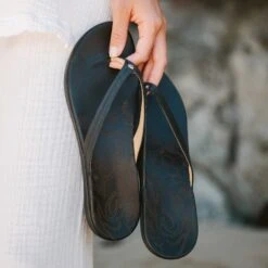 OluKai Honu - Black -OluKai Shop 20436 4040 102