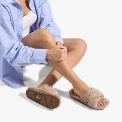 OluKai Hila Heu - Tan 18 OluKai Hila Heu - Tan -OluKai Shop 20489 3434 102 W Hila HEU TanTan