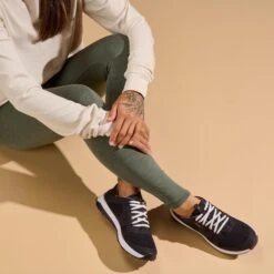 OluKai Huia - Black 16 OluKai Huia - Black -OluKai Shop 20492 4040 102 W HUIA BlackBlack