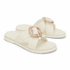 OluKai La‘i Slide - White Sand 12 OluKai La‘i Slide - White Sand -OluKai Shop 20511 WSWS 003 W LAISLIDE WhiteSandWhiteSand