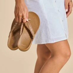 OluKai Lei - Tan 14 OluKai Lei - Tan -OluKai Shop 20531 3434 104 W LEI TanTan