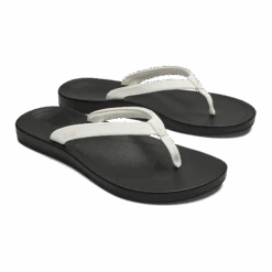 OluKai ‘Uiki - Bright White / Lava Rock -OluKai Shop 20537 WBLR 003 W UIKI BrightWhiteLavaRock