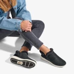 OluKai Kāmau-Lava Rock -OluKai Shop 20547 LRLR 301