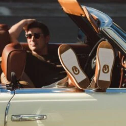 OluKai Kākaha Nia - Fox -OluKai Shop gallery lifestyle kakaha nia 2